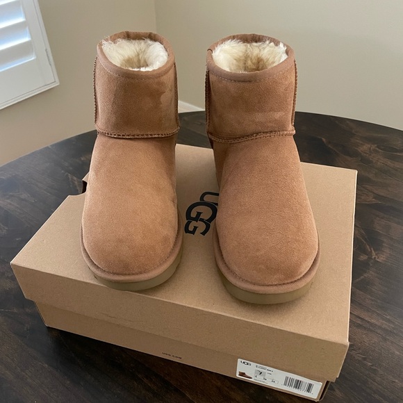 UGG Shoes - UGG Women’s Classic Mini II Boot in Chestnut